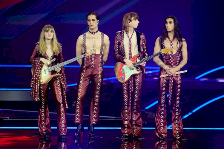 Banda italiana resgata o glam rock setentista