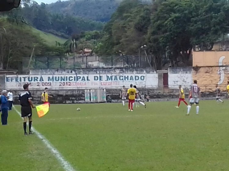 Passos volta ao futebol profissional, mas sem estádio vai jogar em Machado