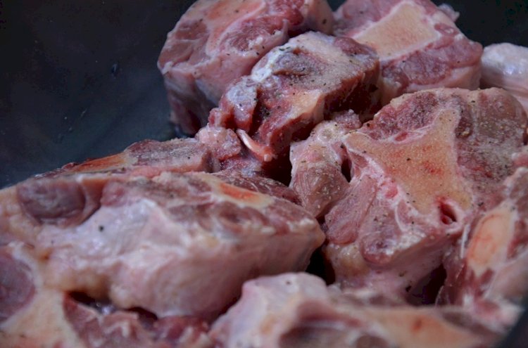 Vigilância de Passos apreende carne estragada à venda em supermercado