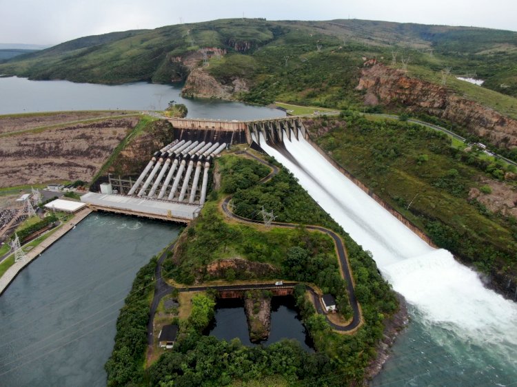 Furnas abre as comportas de suas usinas da bacia do Rio Grande