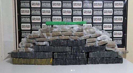 PM apreende 125 quilos de maconha na MG-344