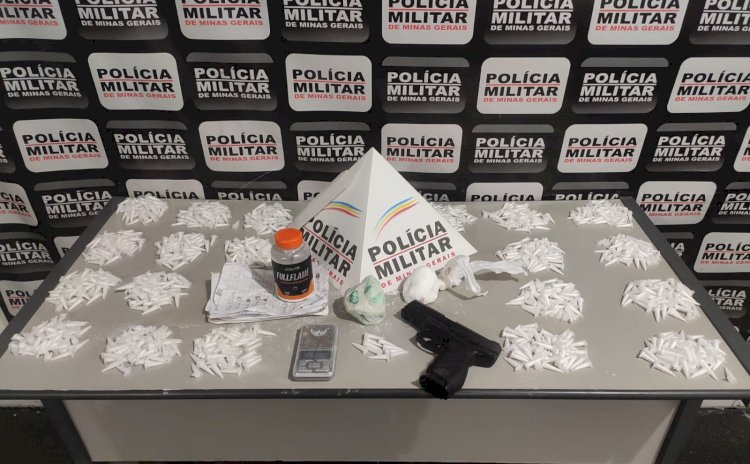 PM apreende mil pinos de cocaína e prende suspeitos em Passos