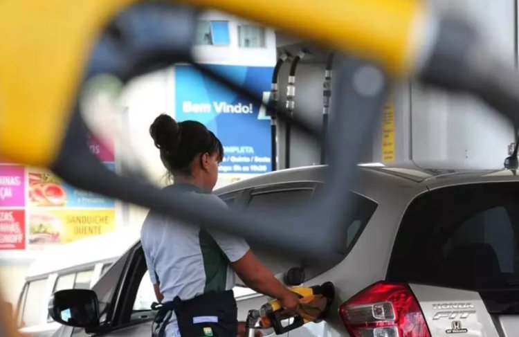 Preços de combustíveis têm queda de até 7,36% em Passos