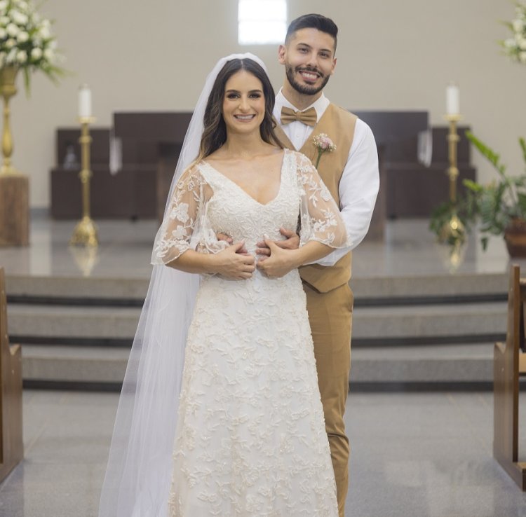 Izadora e Lucas se casam na Igreja São José