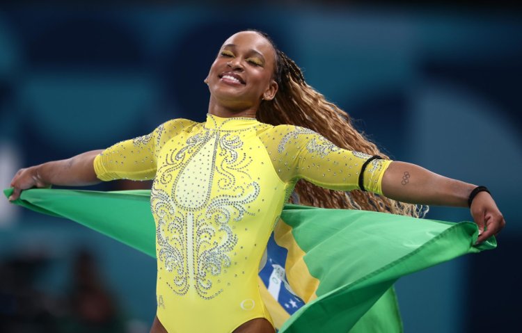 Rebeca Andrade tem mais duas chances de medalha nesta segunda em Paris