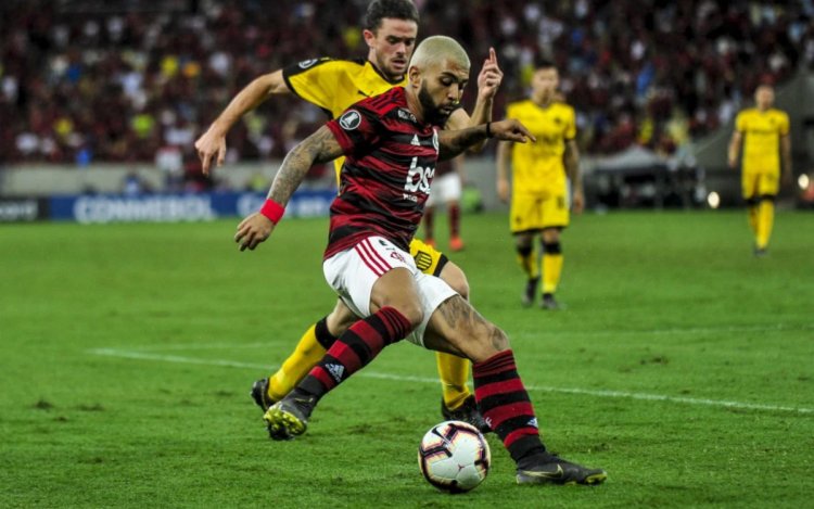 Flamengo tem volta de De La Cruz para início de duelo com Peñarol