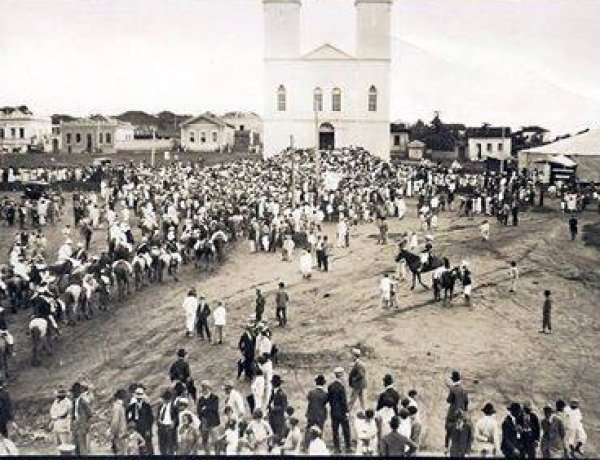 Passos realizou sua primeira exposição agropecuária em 1943