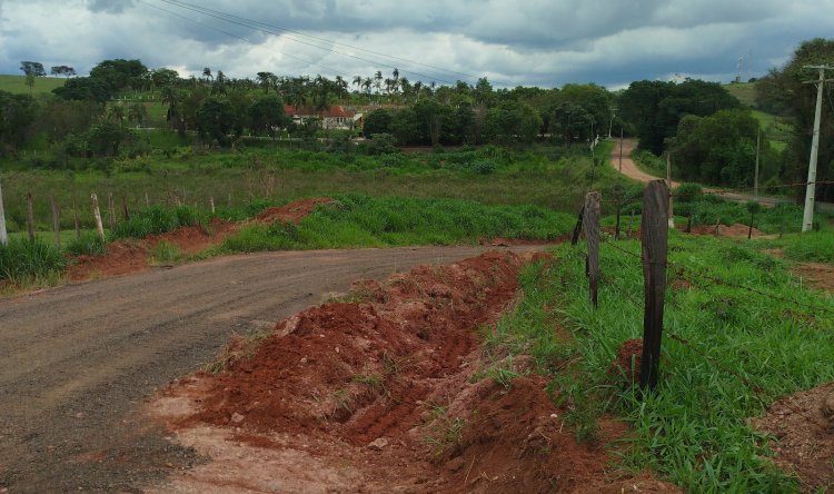 SSVP recupera estrada que liga avenida ao cemitério Senhor dos Passos