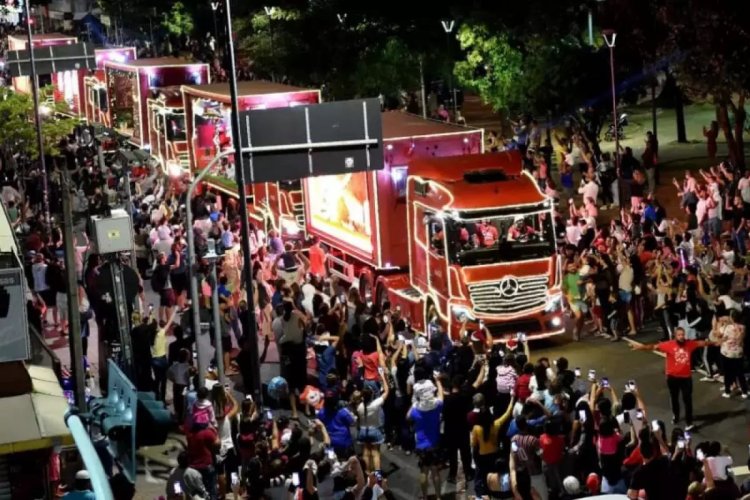 Nesta terça, carreata da Coca-Cola traz a magia natalina para Passos