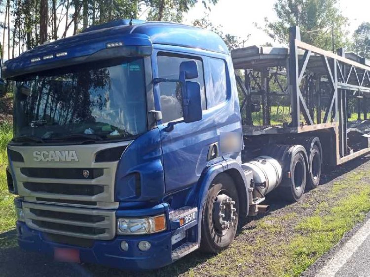 Condutor de carreta “cegonha” é preso por embriaguez na MG 050