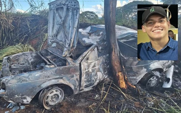 Jovem morre após carro bater em árvore e pegar fogo na Barra