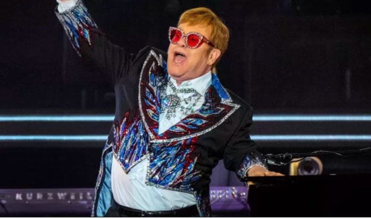 "Elton John: Never Too Late" exibe imagens inéditas de shows do cantor