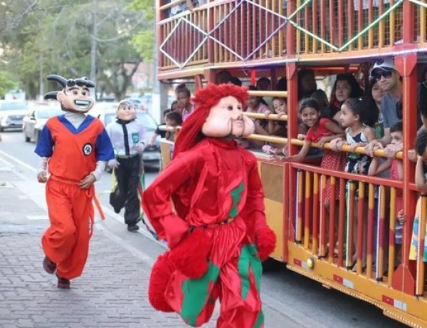 Após proibir funk em escolas, prefeito proíbe funk nas 'Carretas da Alegria' e inspira o DJ Biscoitão