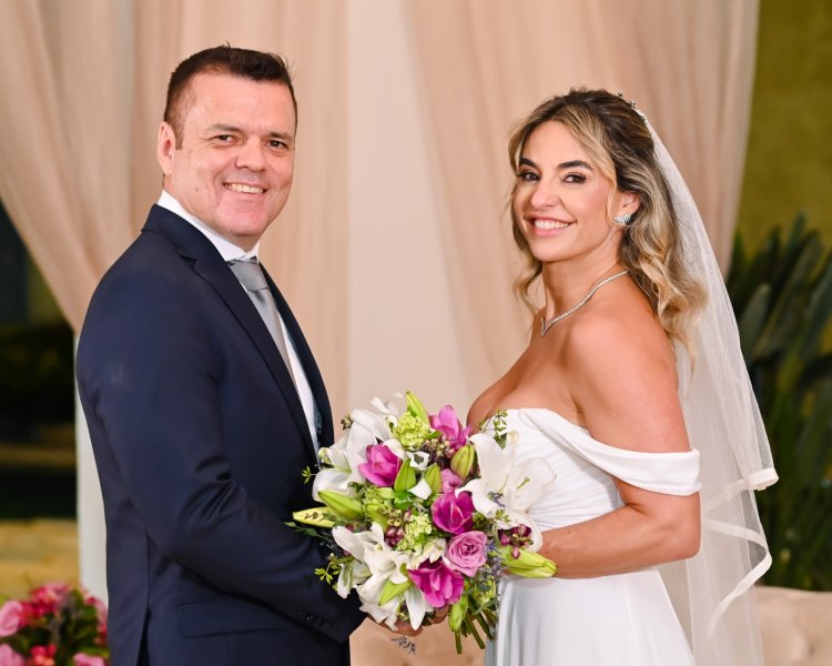 Aluísio e Mylene no casamento com rito agnóstico