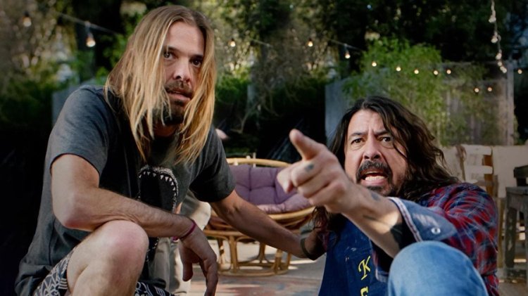 Filme de terror com Foo Fighters e Jenna Ortega estreia na Netflix