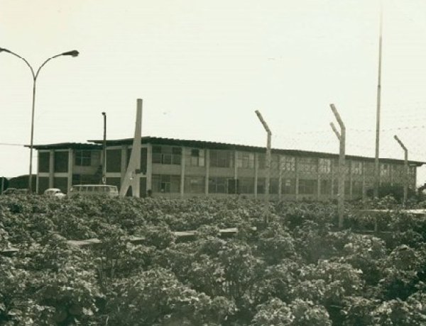 Em fevereiro de 1976 foi autorizada a Faculdade de Engenharia de Passos