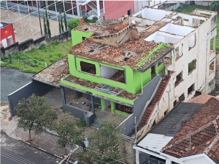 Casarão da João de Barros começa a ser demolido para dar lugar a duas torres