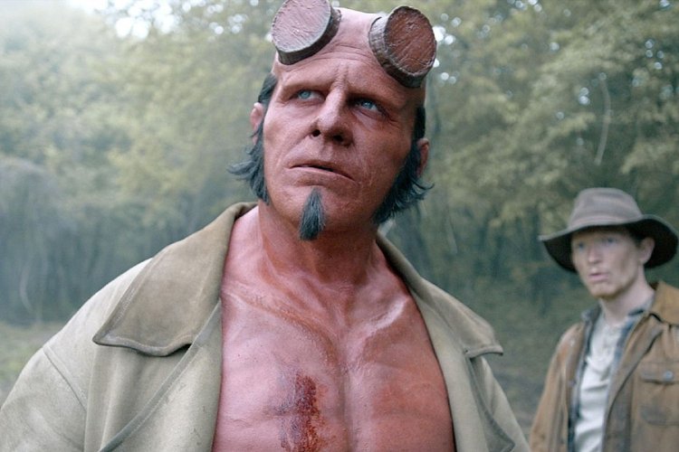 Hellboy e o Homem Torto na superestreia deste sábado