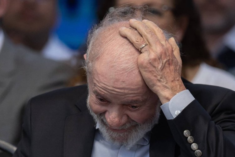 Aprovação de Lula despenca, segundo o Datafolha, e ganha as manchetes