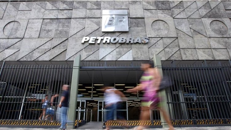 Petrobras perde R$ 24,7 bi em valor de mercado e ganha as manchetes